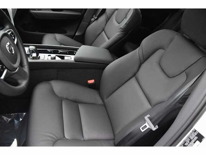 Volvo XC60 XC60 Plus, B5 AWD Gas (mild hybrid), Gasoline, Dark