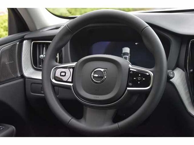 Volvo XC60 XC60 Plus, B5 AWD Gas (mild hybrid), Gasoline, Dark