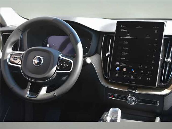 Volvo XC60 XC60 Plus, B5 AWD Gas (mild hybrid), Gasoline, Dark