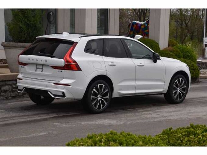 Volvo XC60 XC60 Plus, B5 AWD Gas (mild hybrid), Gasoline, Dark