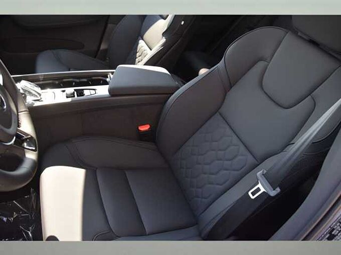 Volvo XC60 XC60 Plus, B5 AWD Gas (mild hybrid), Gasoline, Dark