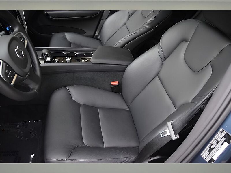 Volvo XC60 Core, B5 AWD Gas (mild hybrid), Gasoline, Dark