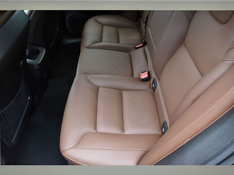 Volvo  XC60 Momentum, B5 AWD