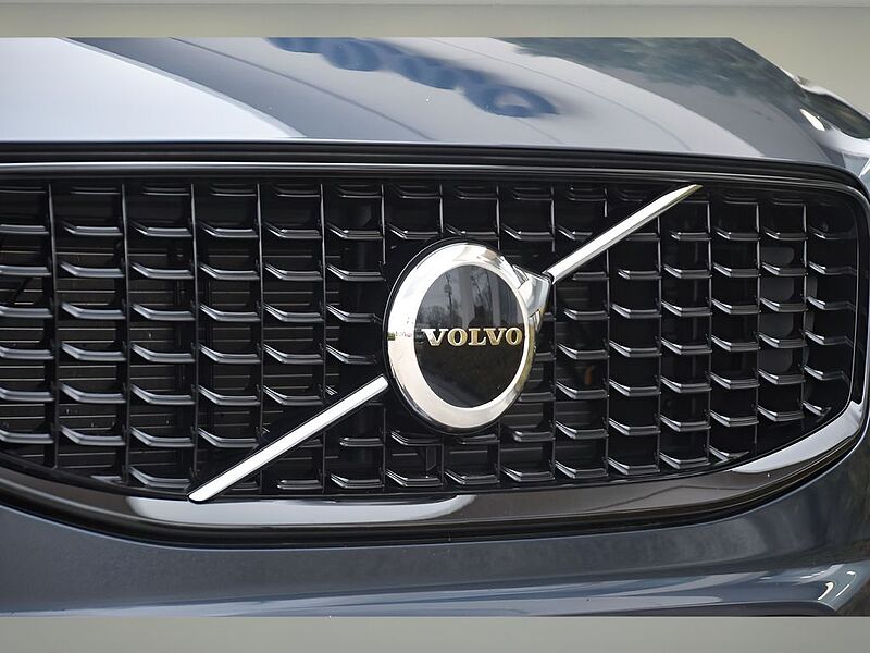 Volvo XC60 Core, B5 AWD Gas (mild hybrid), Gasoline, Dark