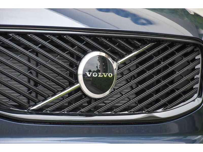 Volvo XC60 Core, B5 AWD Gas (mild hybrid), Gasoline, Dark