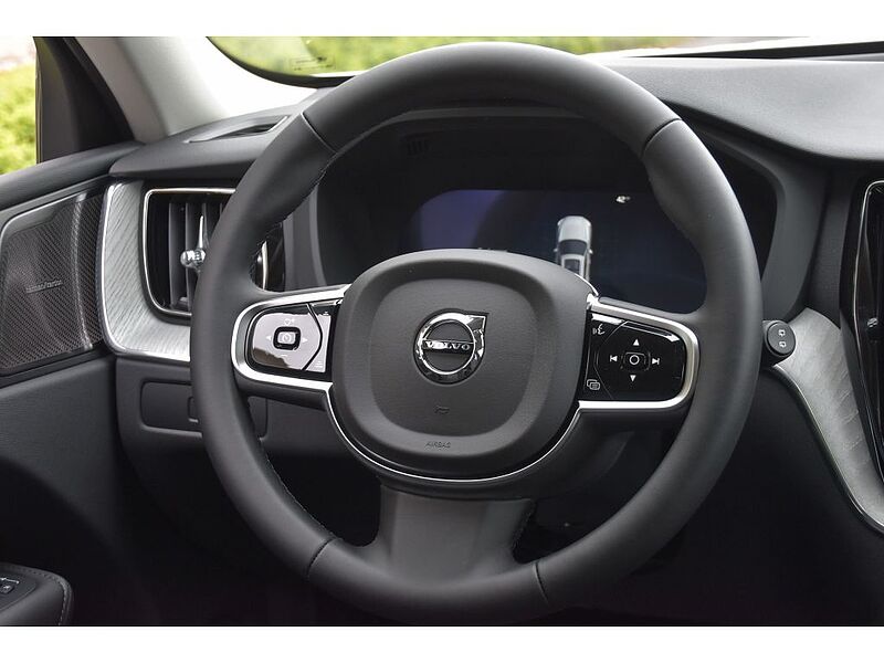 Volvo  XC60 Plus, B5 AWD Gas (mild hybrid), Gasoline, Dark