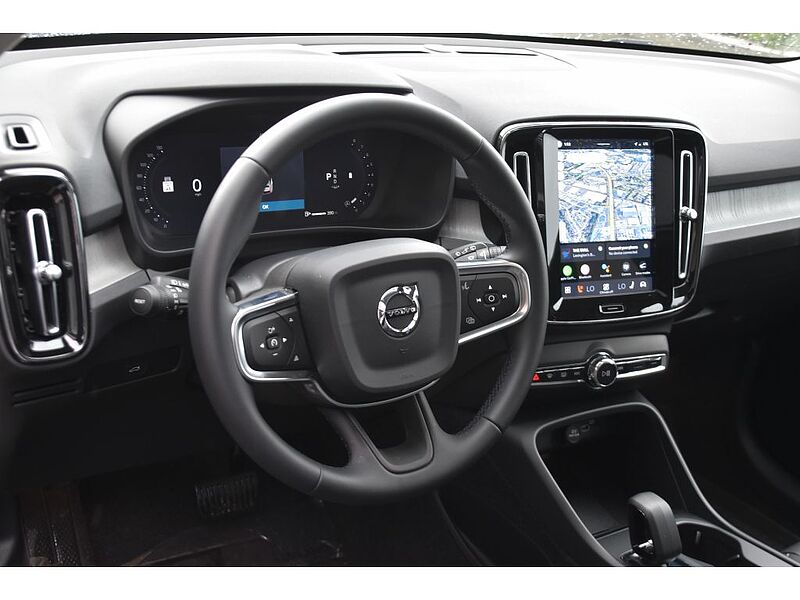 Volvo XC40 Core, B5 AWD Gas (mild hybrid), Gasoline, Bright