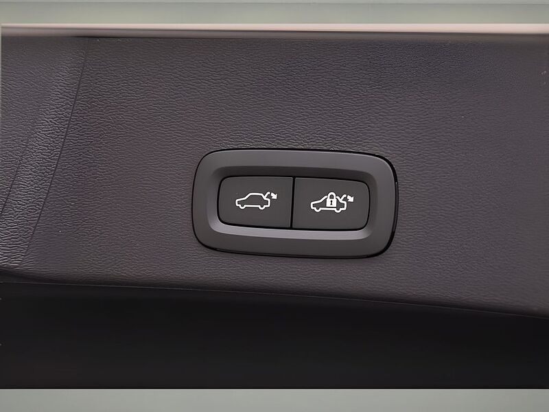 Volvo XC40 Ultra, B5 AWD Gas (mild hybrid), Gasoline, Dark