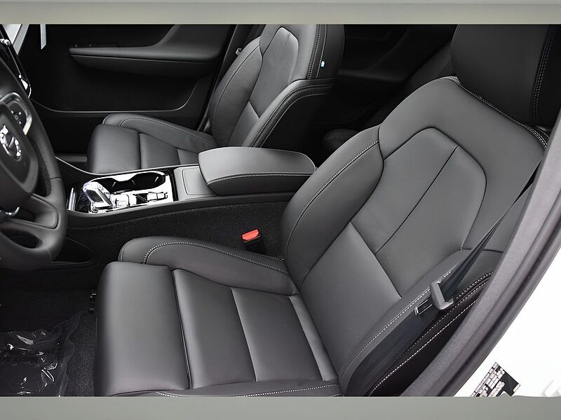 Volvo XC40 Ultra, B5 AWD Gas (mild hybrid), Gasoline, Dark