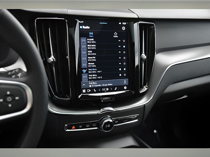 Volvo XC60 Core, B5 AWD Gas (mild hybrid), Gasoline, Dark