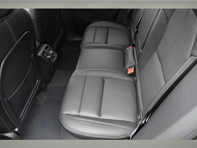 Volvo XC40 Ultra, B5 AWD Gas (mild hybrid), Gasoline, Dark