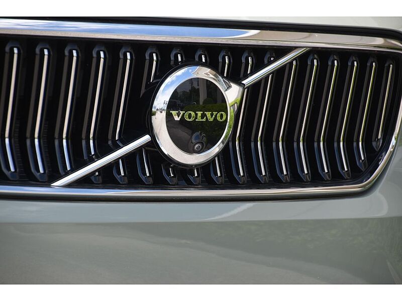 Volvo  XC40 Ultimate, B5 AWD Gas (mild hybrid), Gasoline, Bright
