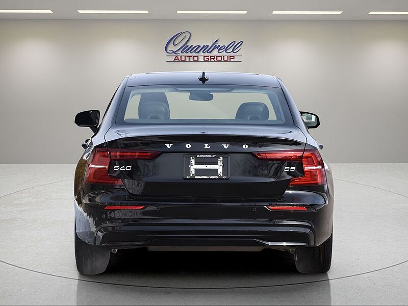 Volvo S60 Core, B5 FWD, Mild Hybrid, Dark