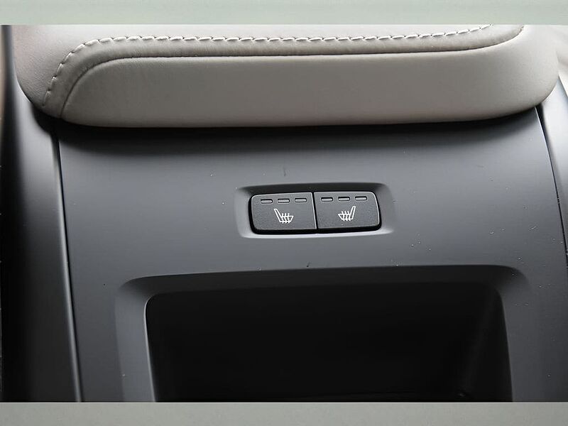 Volvo XC60 Core, B5 AWD Gas (mild hybrid), Gasoline, Dark