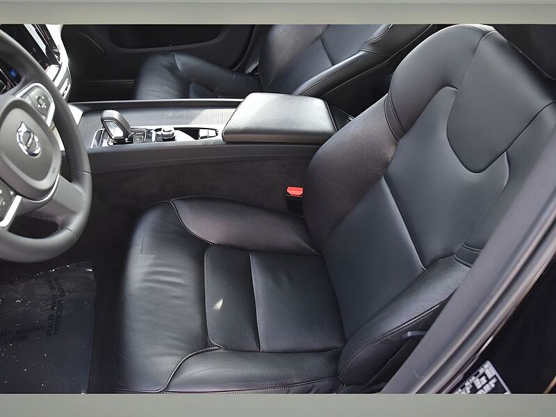 Volvo S60 Core, B5 FWD, Mild Hybrid, Dark