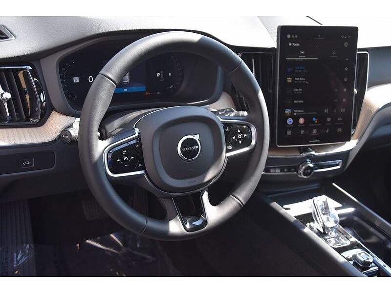 Volvo  XC60 Plus, B5 AWD Gas (mild hybrid), Gasoline, Dark