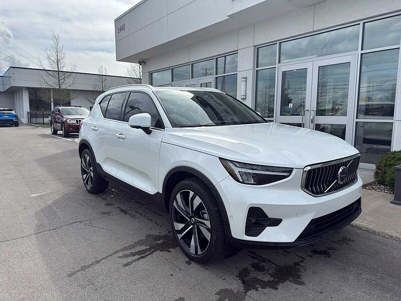 Volvo  XC40 Plus, B5 AWD, Mild Hybrid, Bright