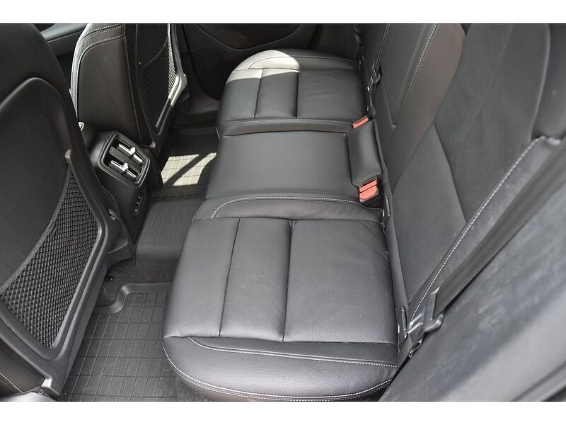 Volvo  XC40 Plus, B5 AWD, Mild Hybrid, Bright