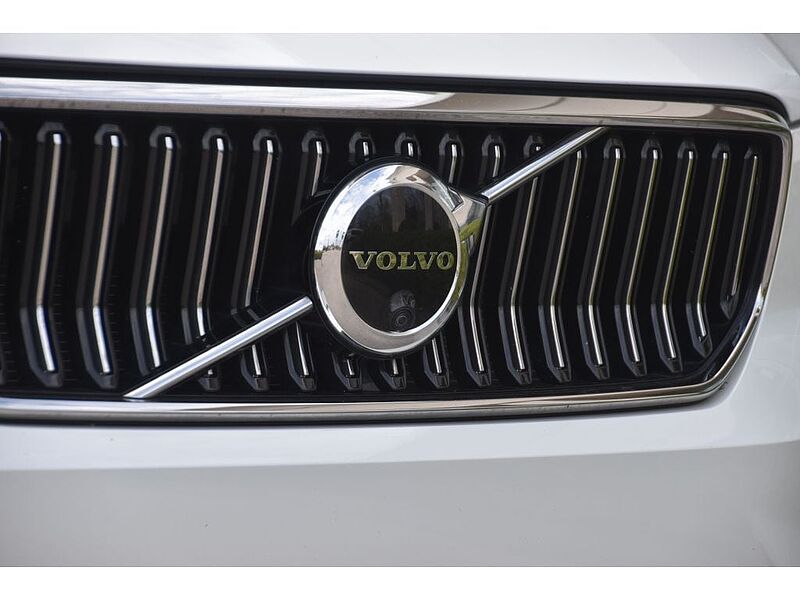 Volvo  XC40 Plus, B5 AWD, Mild Hybrid, Bright