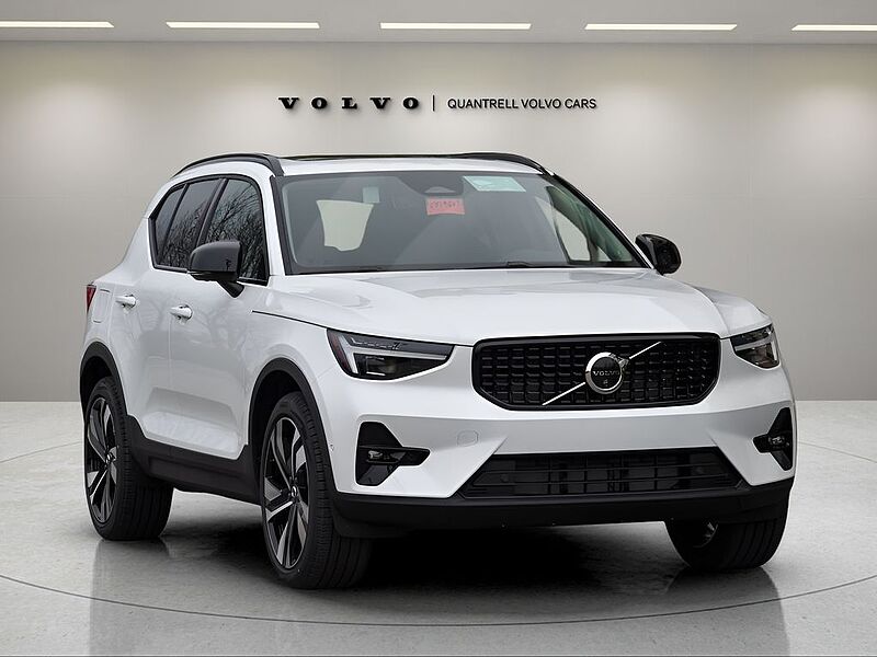 Volvo XC40 Ultra, B5 AWD Gas (mild hybrid), Gasoline, Dark