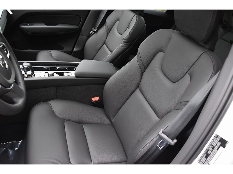 Volvo  XC60 Plus, B5 AWD Gas (mild hybrid), Gasoline, Dark