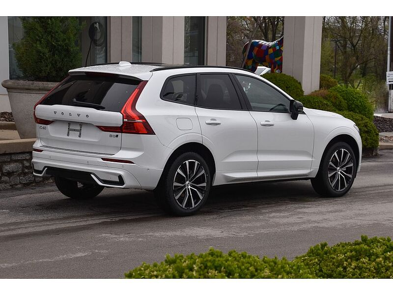 Volvo  XC60 Plus, B5 AWD Gas (mild hybrid), Gasoline, Dark
