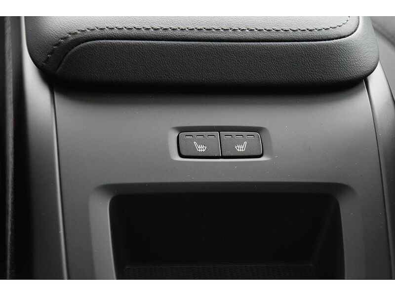 Volvo  XC60 Plus, B5 AWD Gas (mild hybrid), Gasoline, Dark