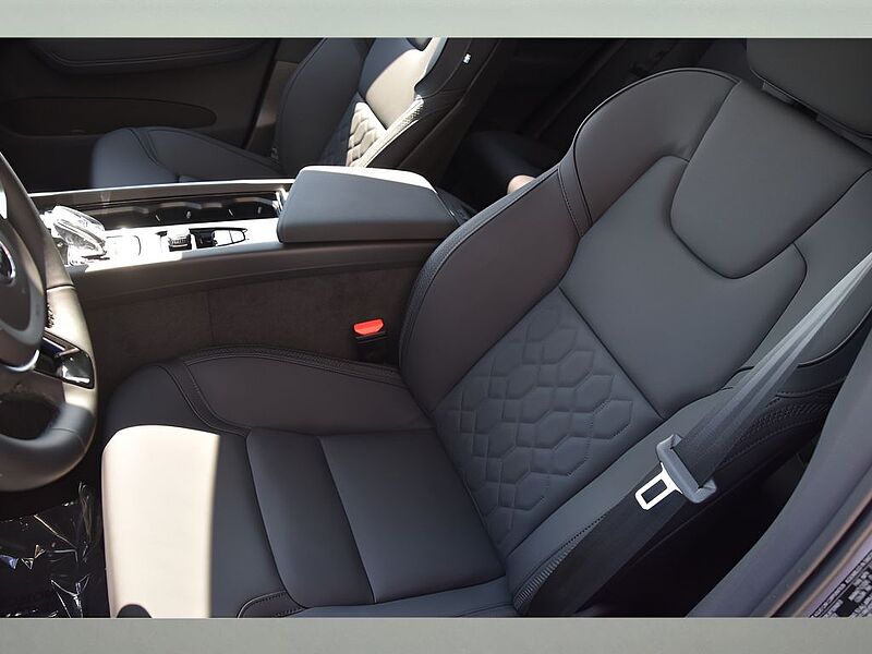 Volvo  XC60 Plus, B5 AWD Gas (mild hybrid), Gasoline, Dark