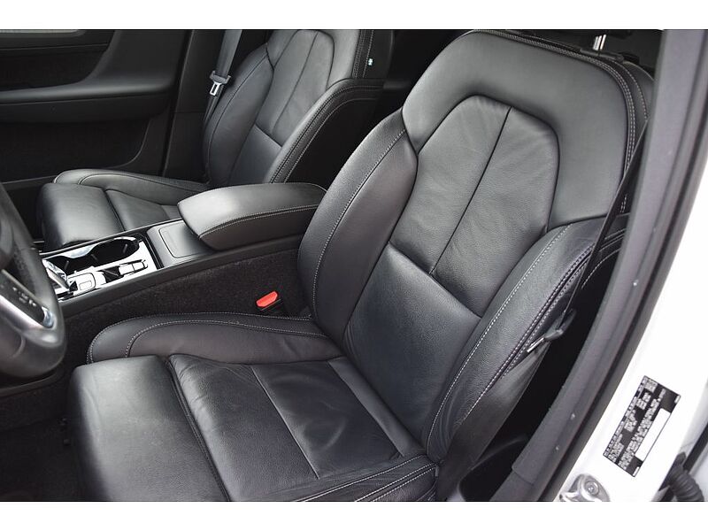 Volvo  XC40 Plus, B5 AWD, Mild Hybrid, Bright