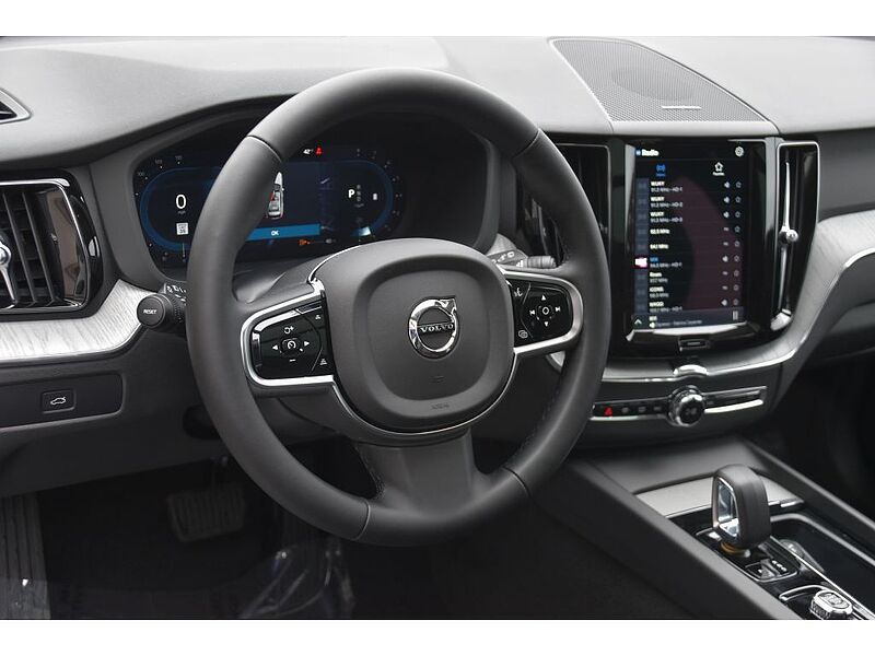 Volvo  XC60 Plus, B5 AWD Gas (mild hybrid), Gasoline, Dark