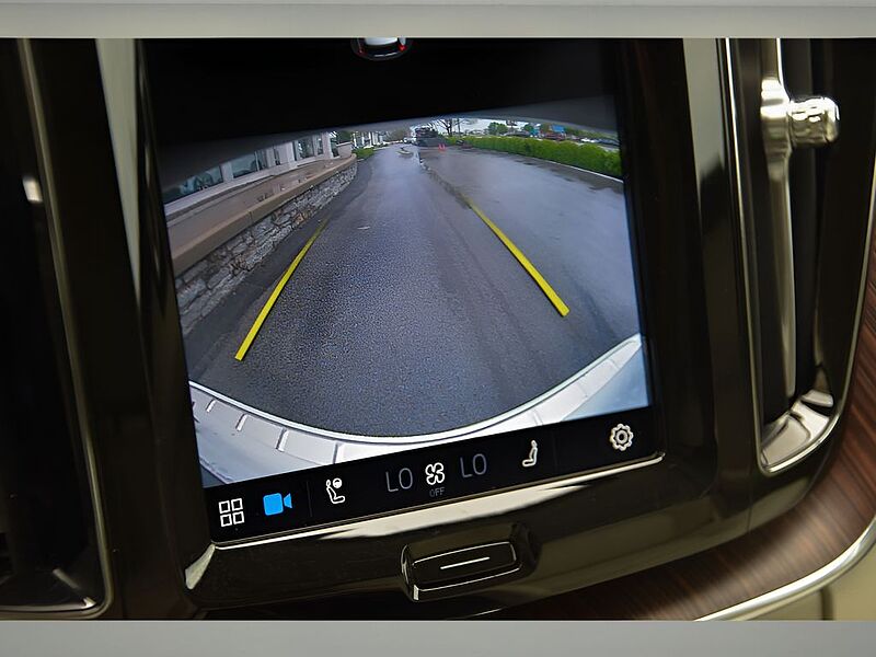 Volvo  XC60 Momentum, B5 AWD