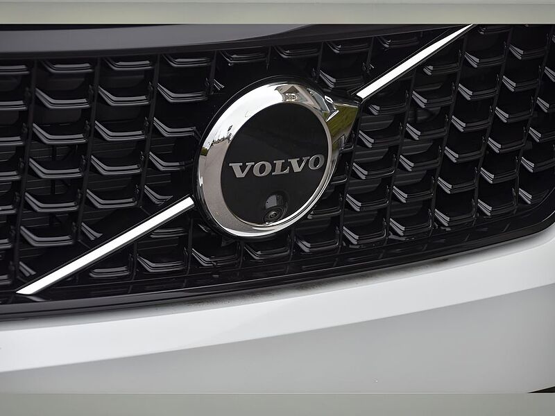 Volvo XC40 Ultra, B5 AWD Gas (mild hybrid), Gasoline, Dark