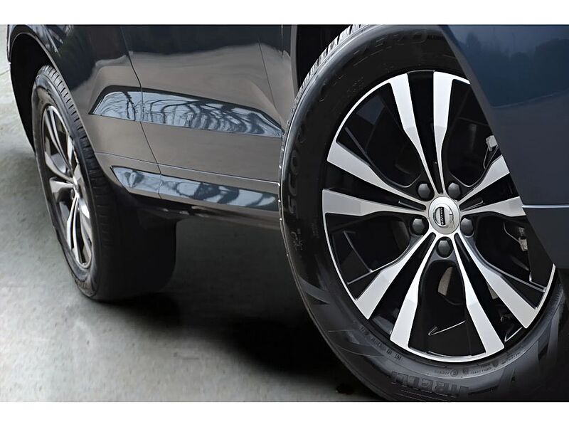 Volvo XC60 Core, B5 AWD Gas (mild hybrid), Gasoline, Dark