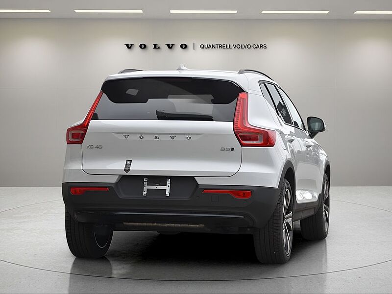 Volvo XC40 Ultra, B5 AWD Gas (mild hybrid), Gasoline, Dark