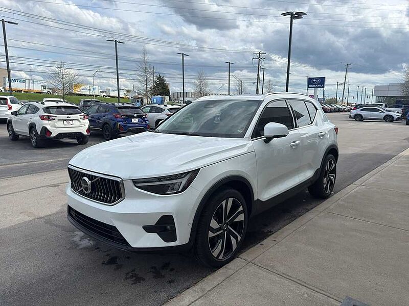Volvo  XC40 Plus, B5 AWD, Mild Hybrid, Bright