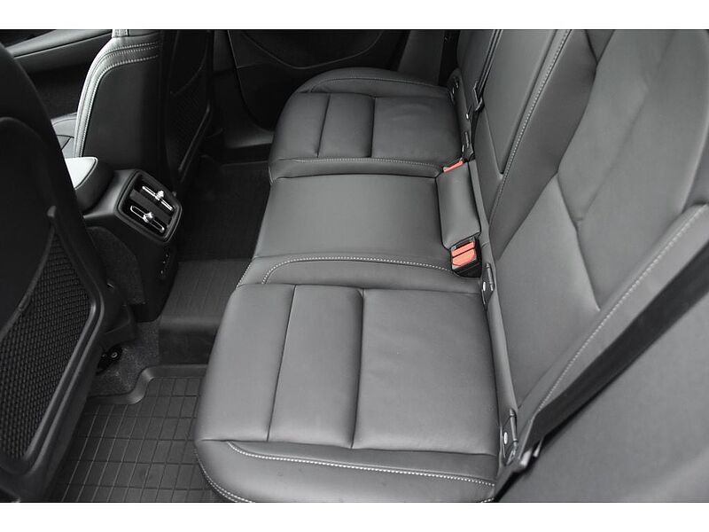 Volvo XC40 Core, B5 AWD Gas (mild hybrid), Gasoline, Bright