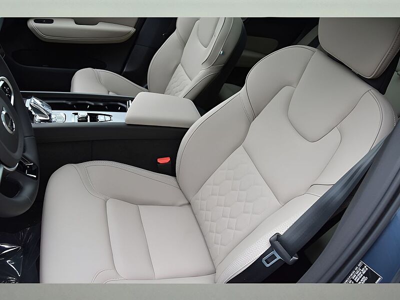 Volvo XC60 Core, B5 AWD Gas (mild hybrid), Gasoline, Dark