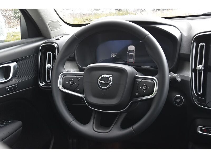 Volvo XC40 Core, B5 AWD Gas (mild hybrid), Gasoline, Bright